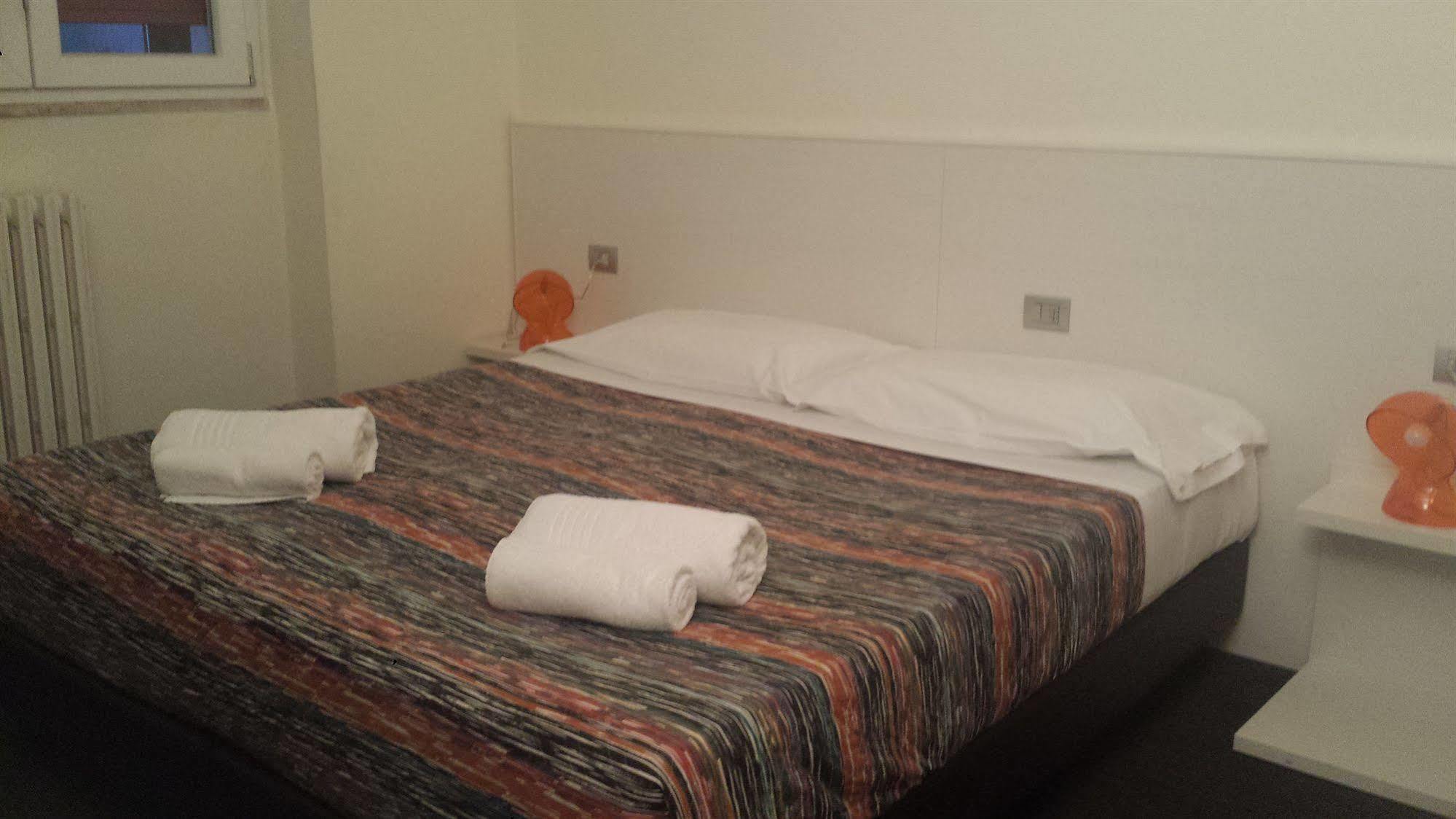 Hotel Firenze Saronno Extérieur photo